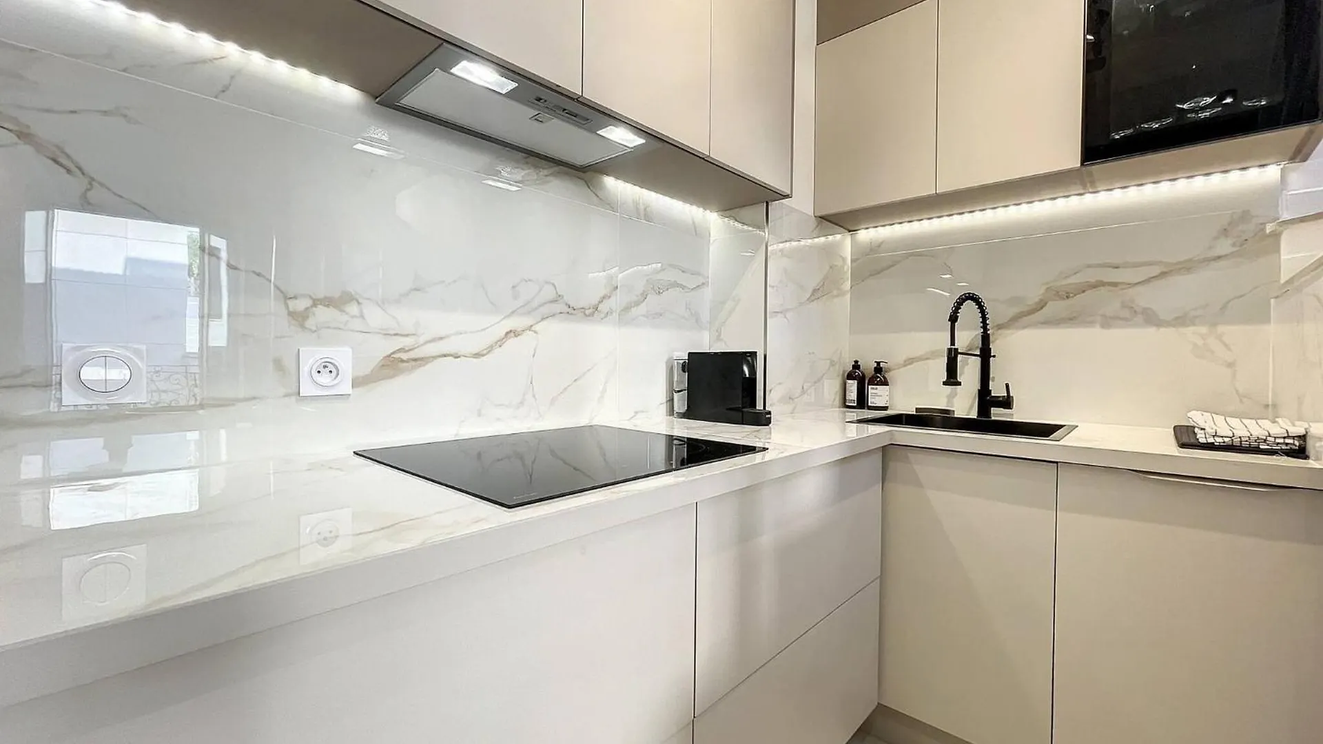 Cannes : Duplex A 5 Minutes A Pied Du Palais Des Festivals 0*,